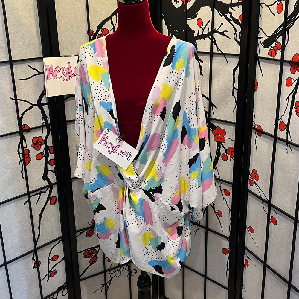 #135. 🪷Color splat blouse. 2x